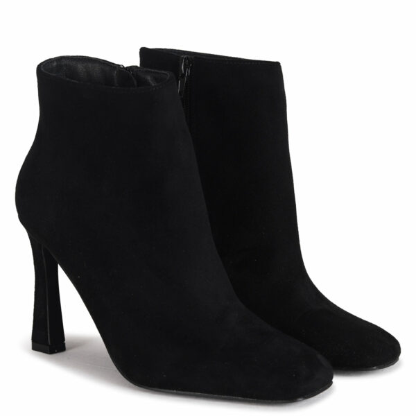 Casual Luxe Flat Boots - Image 3
