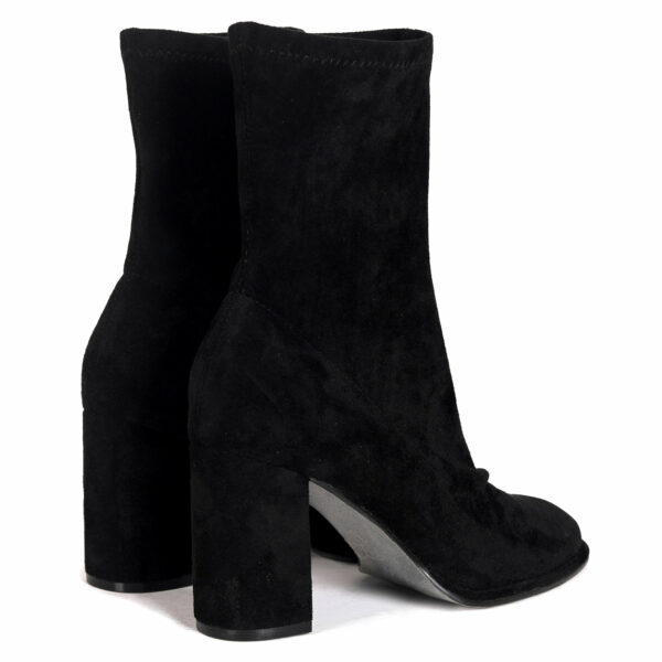 Chic Weather-Ready Boots - Image 4